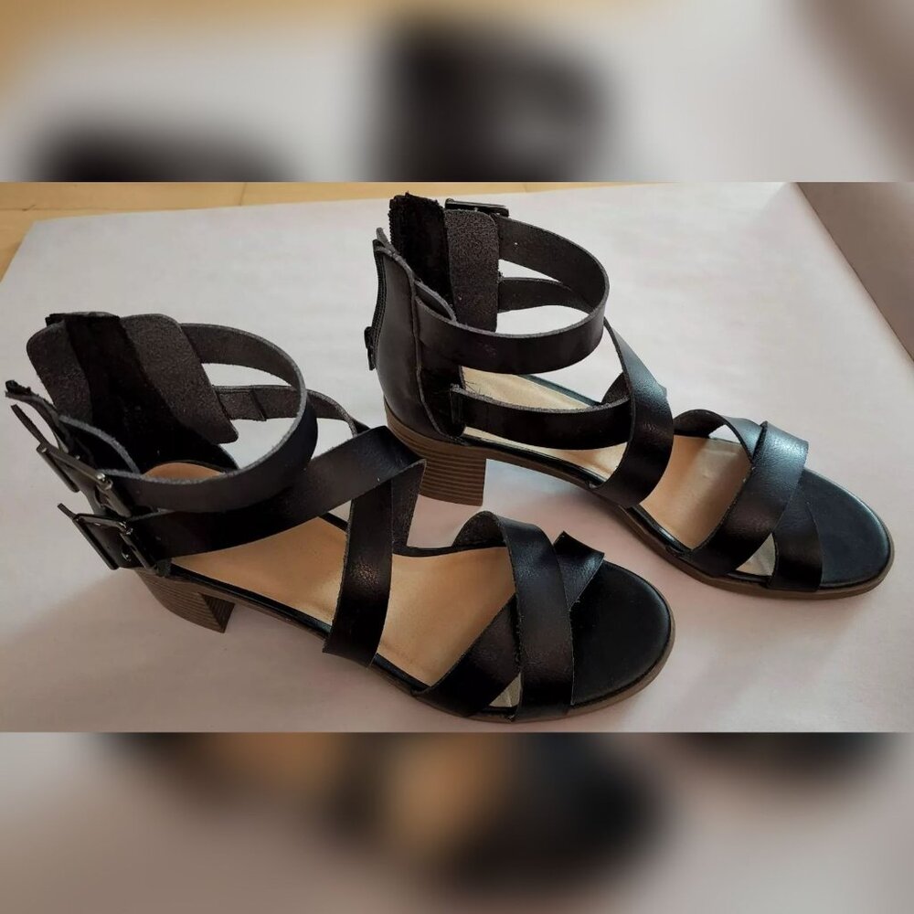 Material Girl Women's Open Toe Black Strappy Sandals Size 10M